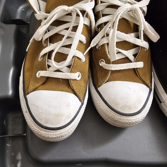 Converse 2 pair Bundle Mid top Canvas Sneaker Yellow & Black Men's sz 10.5 - Picture 2 of 9